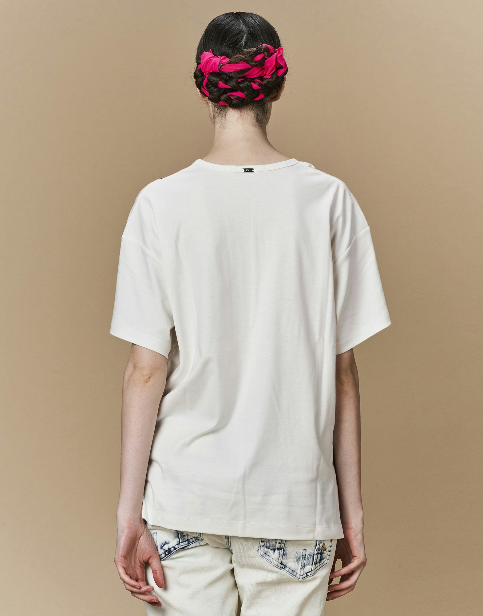 Define T-shirt in ivory jersey with ribbons and ruffles
