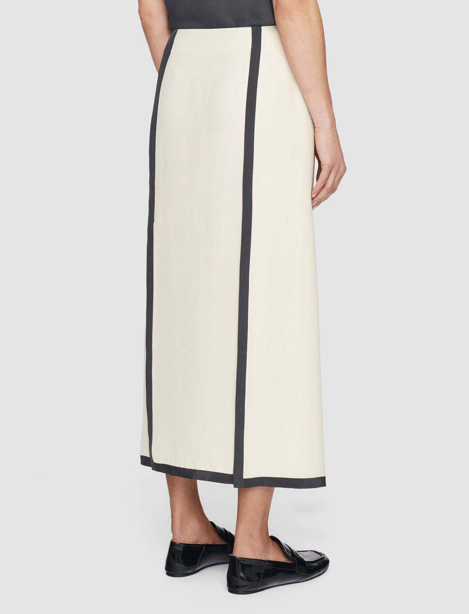 Iris-Skirt-Heavy Silk Crepe Animation
