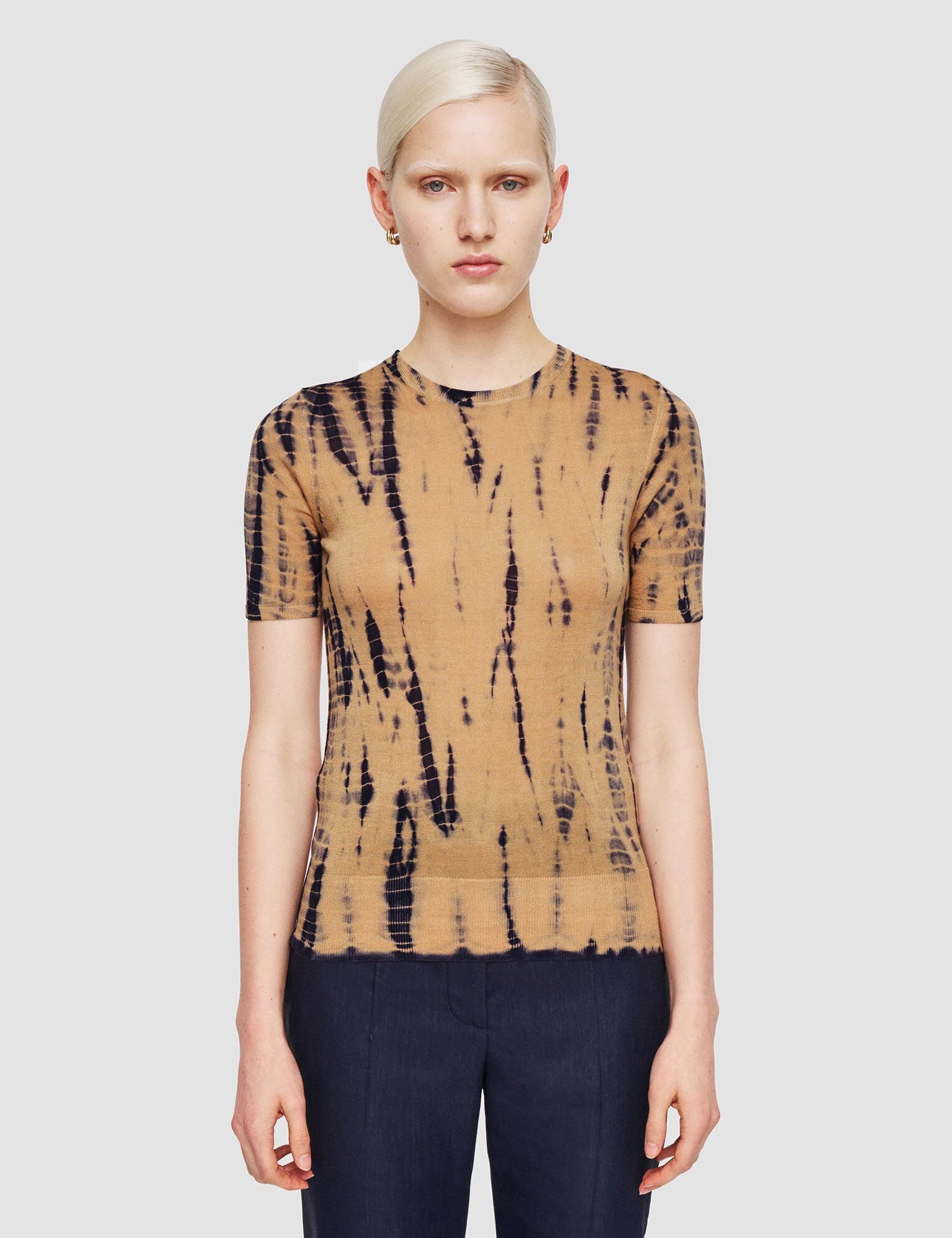 JF0090431287-Desert-Sand-Navy-Rd-Nk-Ss-Tie-Dye-Knit-Tie-Dye-Knit-SUMMER-JOSEPH_8219.jpg