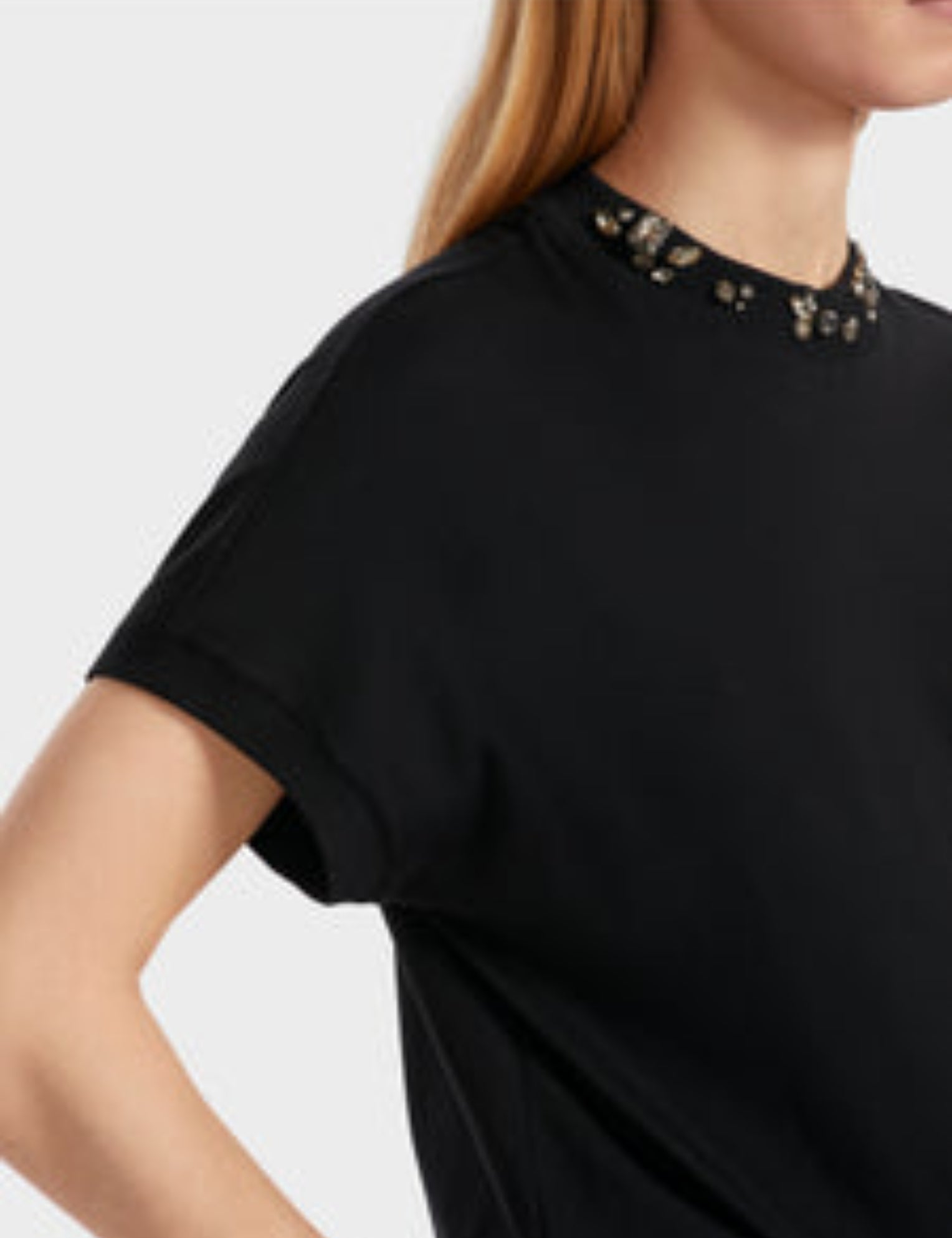 T-shirt with beaded collar