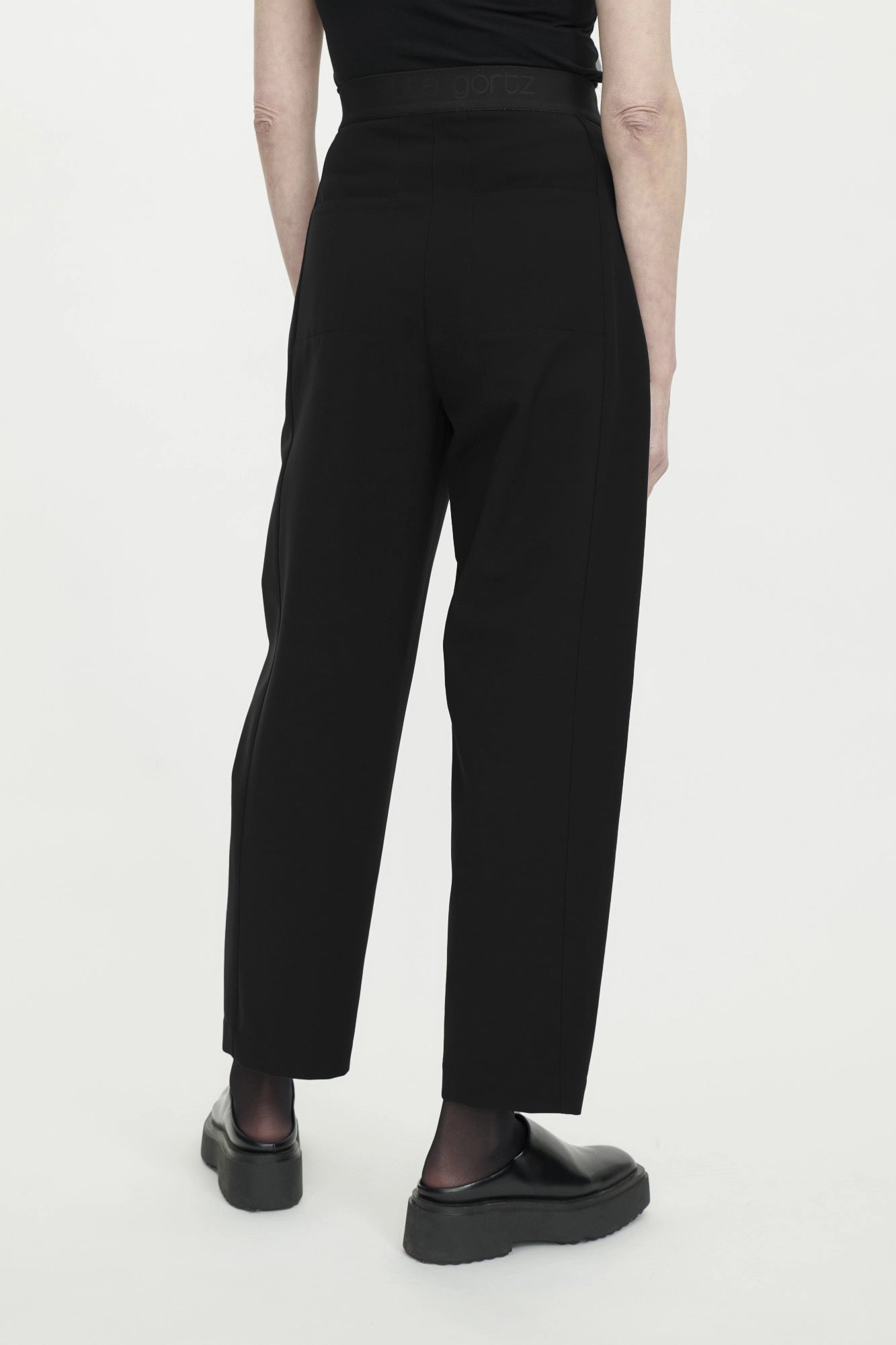 Gent Modern Pants in a Barrel Cut Black