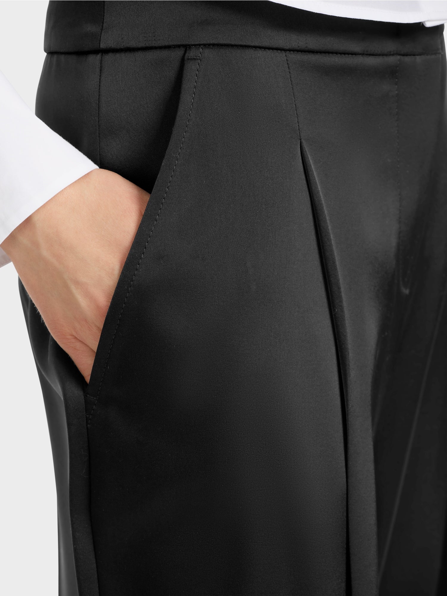 Pleated WICHITA trousers with wide leg