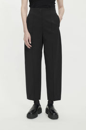 Gent Modern Pants in a Barrel Cut Black