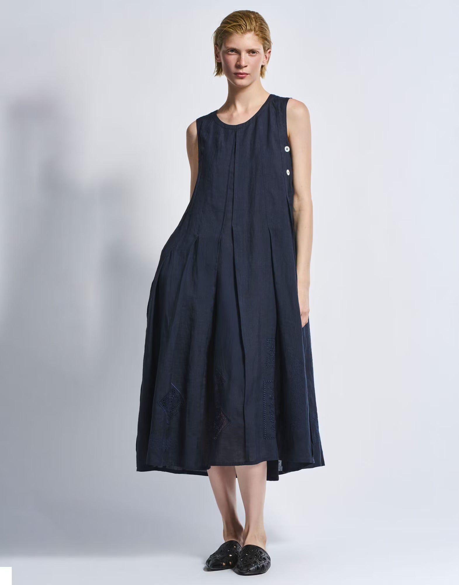 Illustrate Navy blue midi ramiè dress with embroidery