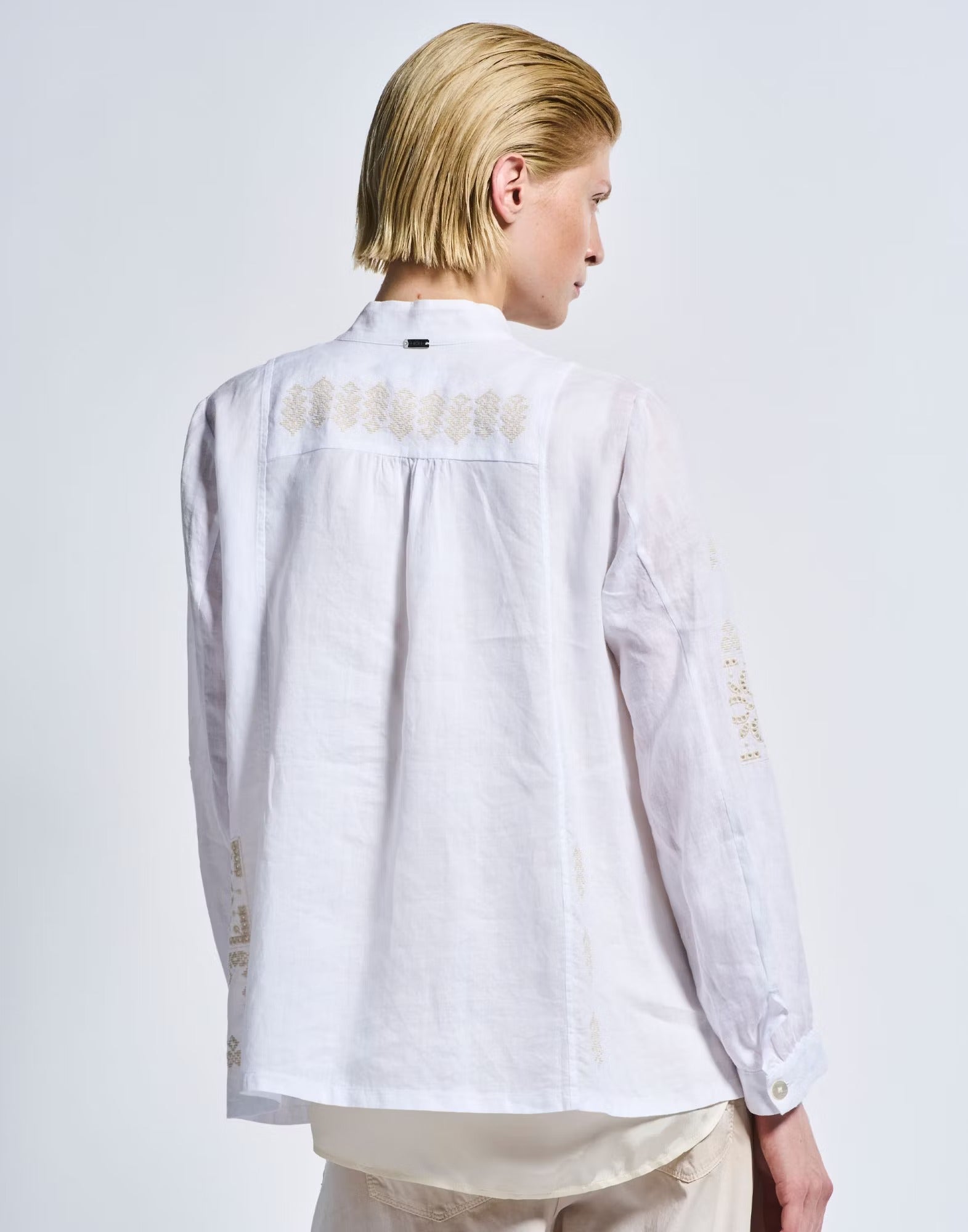 Sequential Ecru ramiè jacket with embroidery
