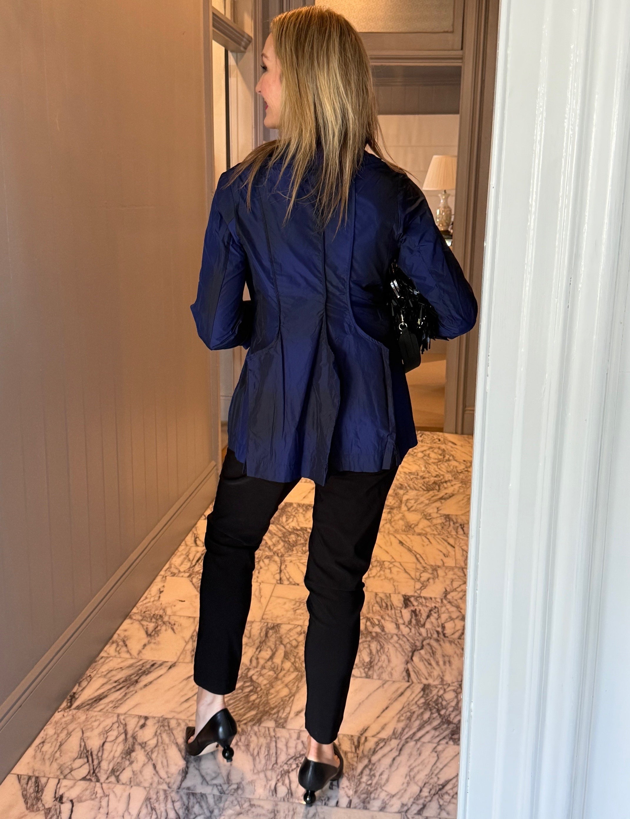 studio_3440134_blackpants_back.jpg
