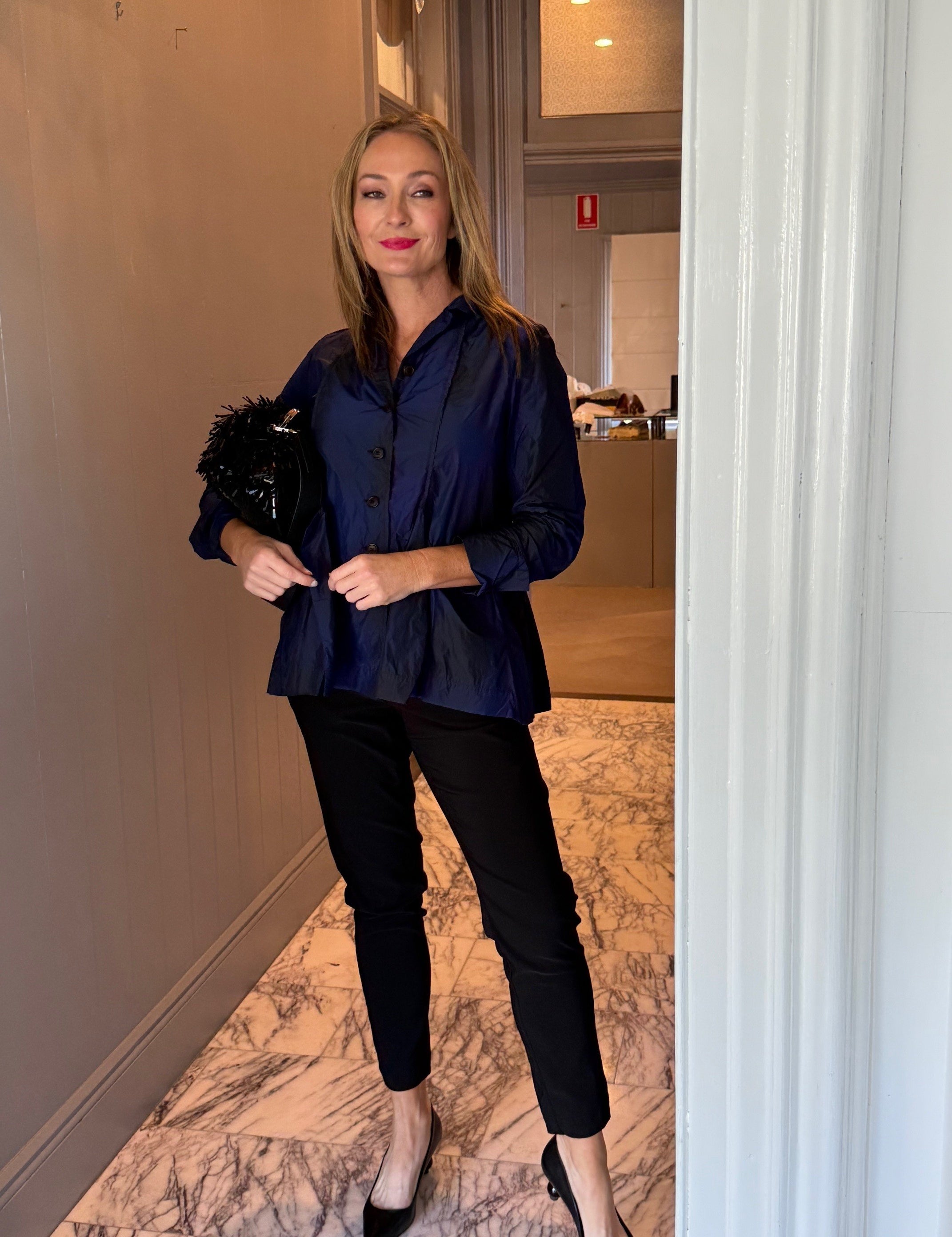 studio_3440134_blackpants_front.jpg
