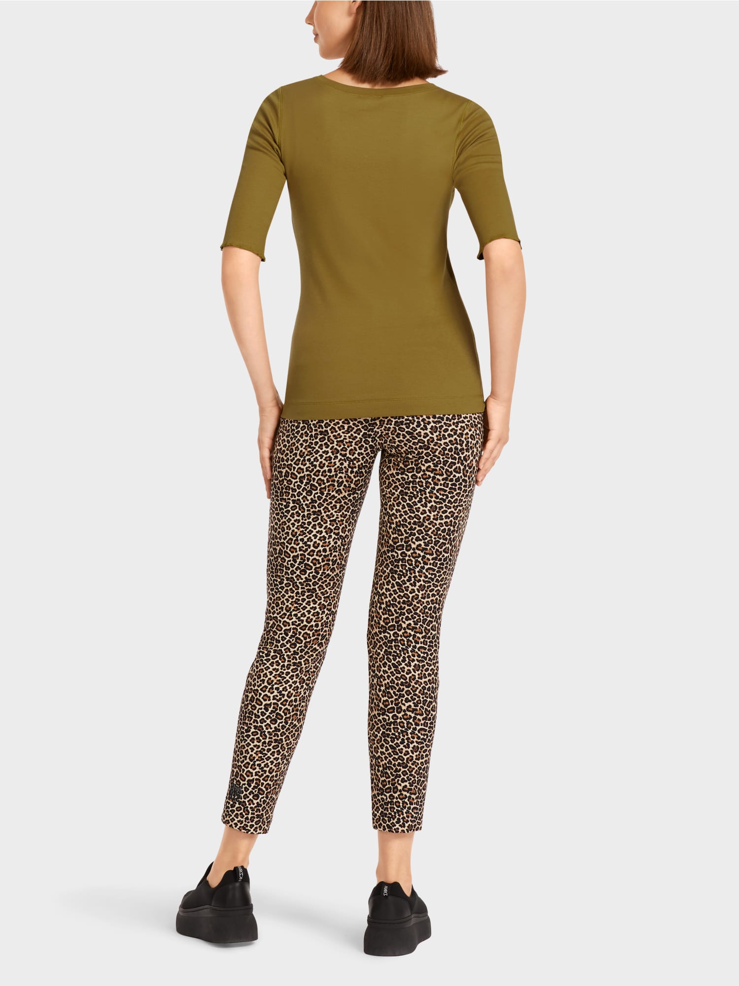 T-shirt with Feminine Décolleté Khaki