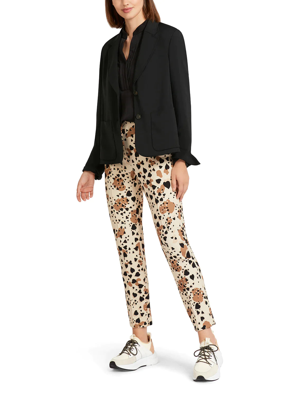 Blazer with wide lapel