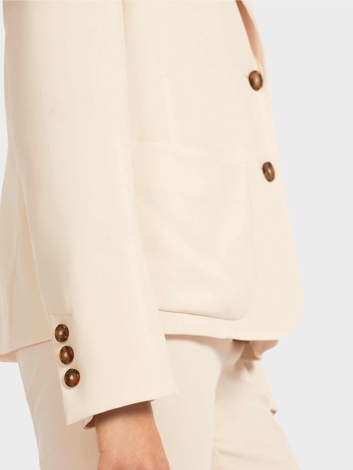 Blazer with wide lapel