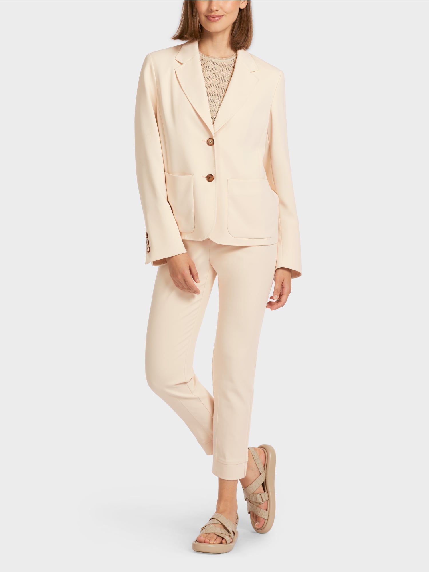 Blazer with wide lapel