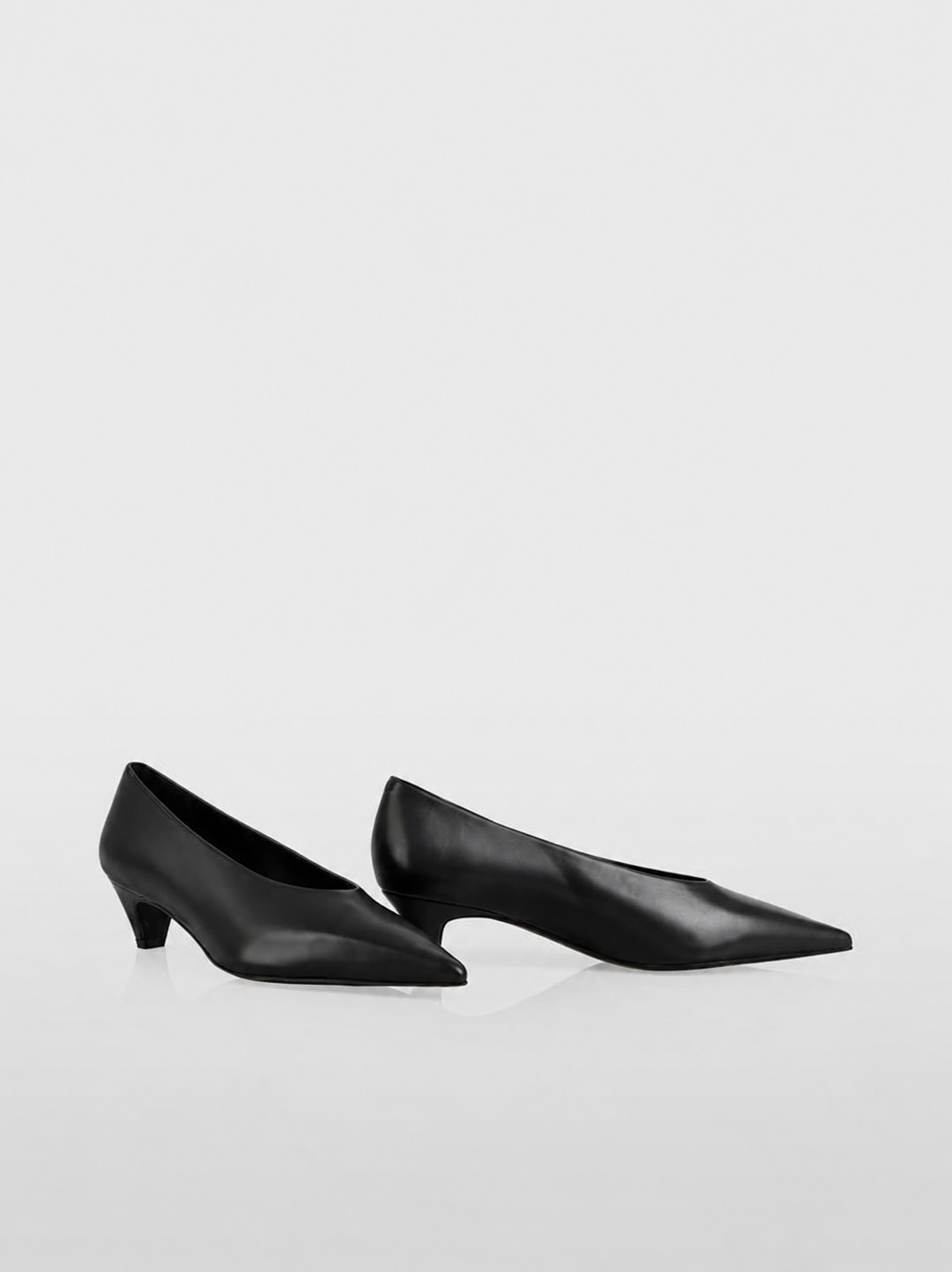 Elegant leather pumps Black