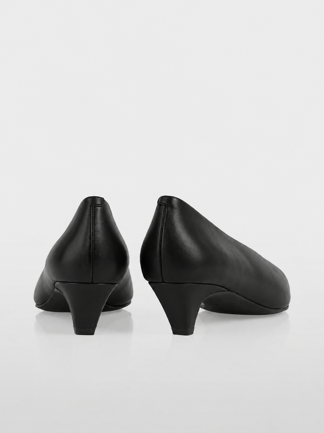 Elegant leather pumps Black