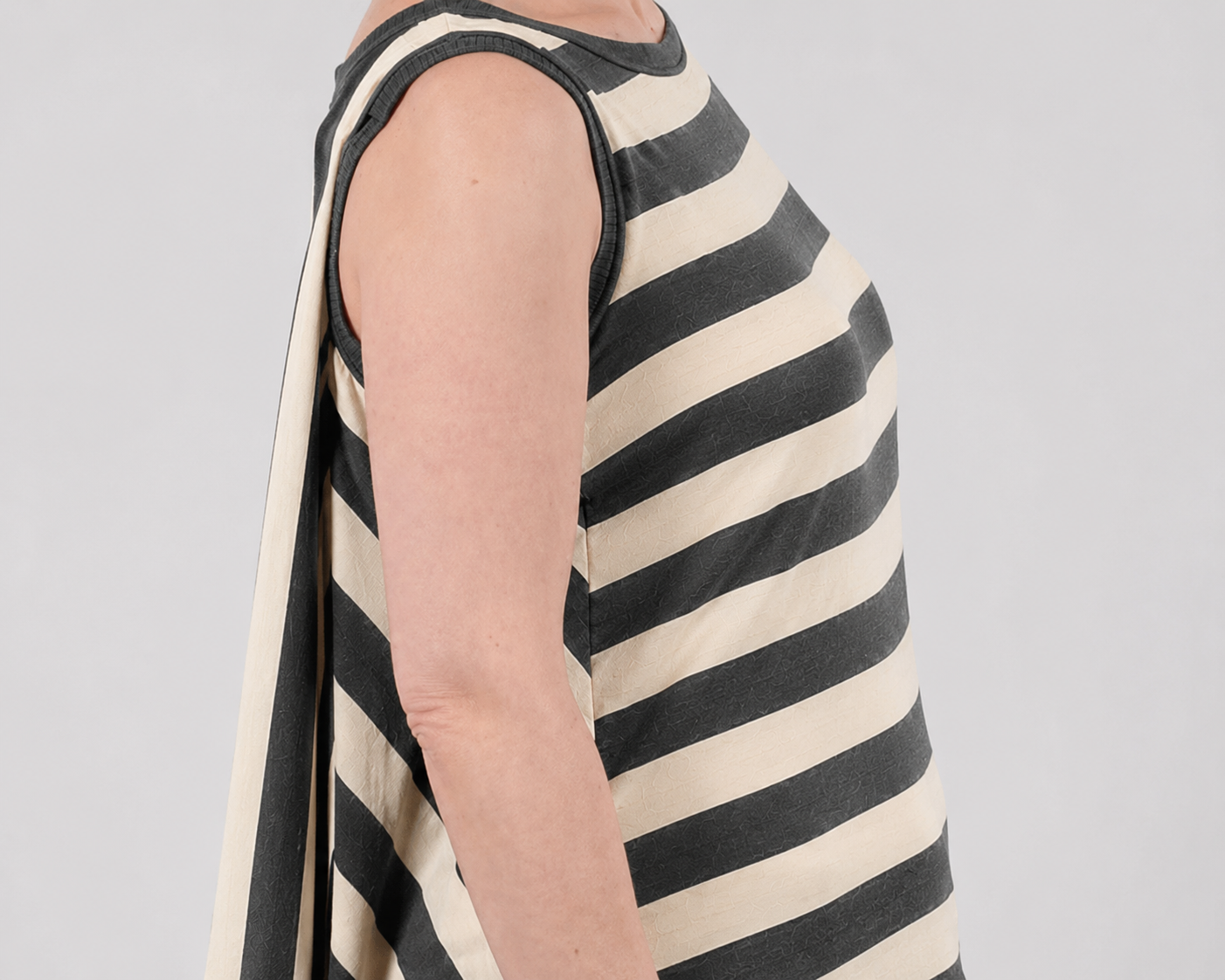 Papua Black/White Knit Top