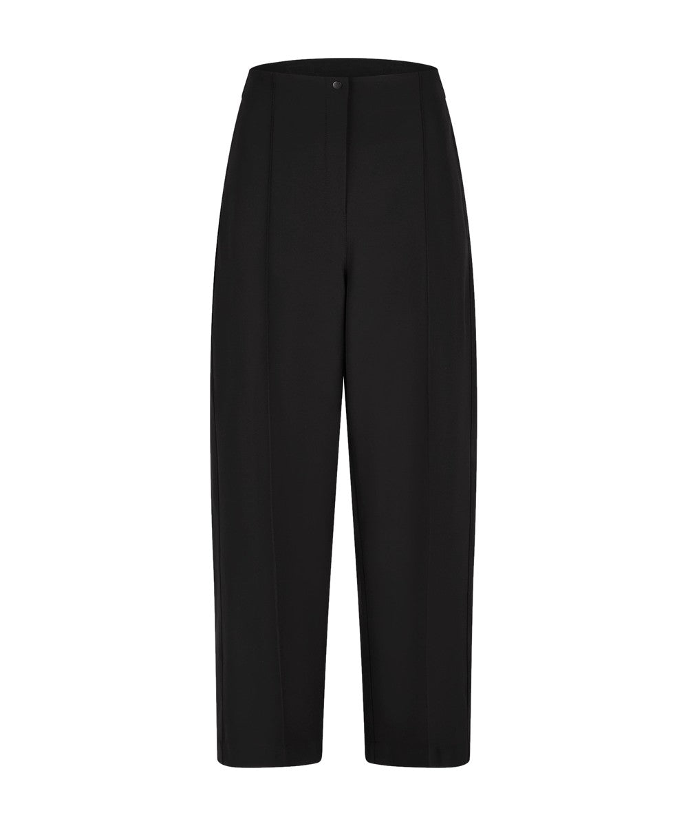 Annette Gortz Kant Sporty Pants in a Barrel-Cut Black