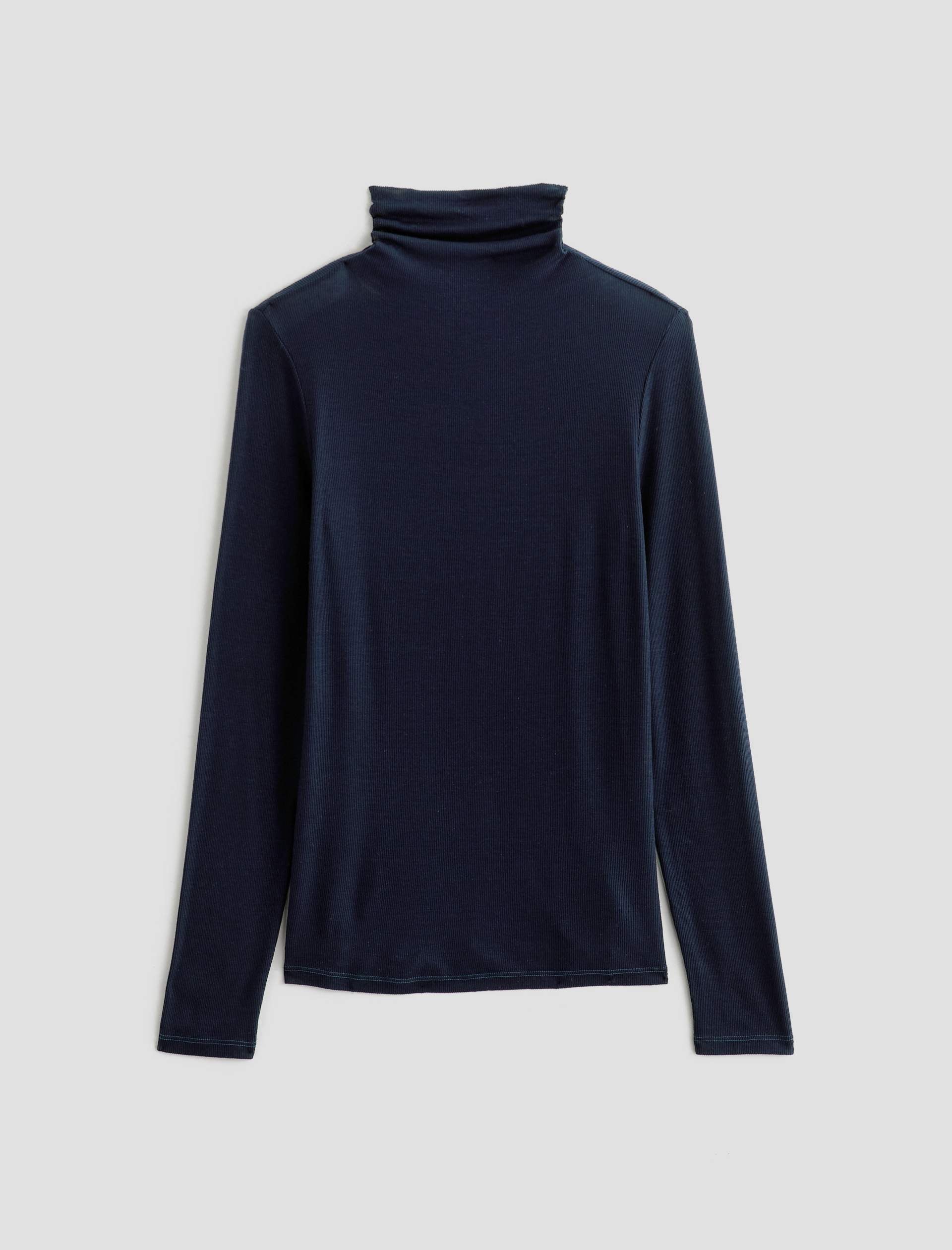 Chels Turtleneck Deep Trenches