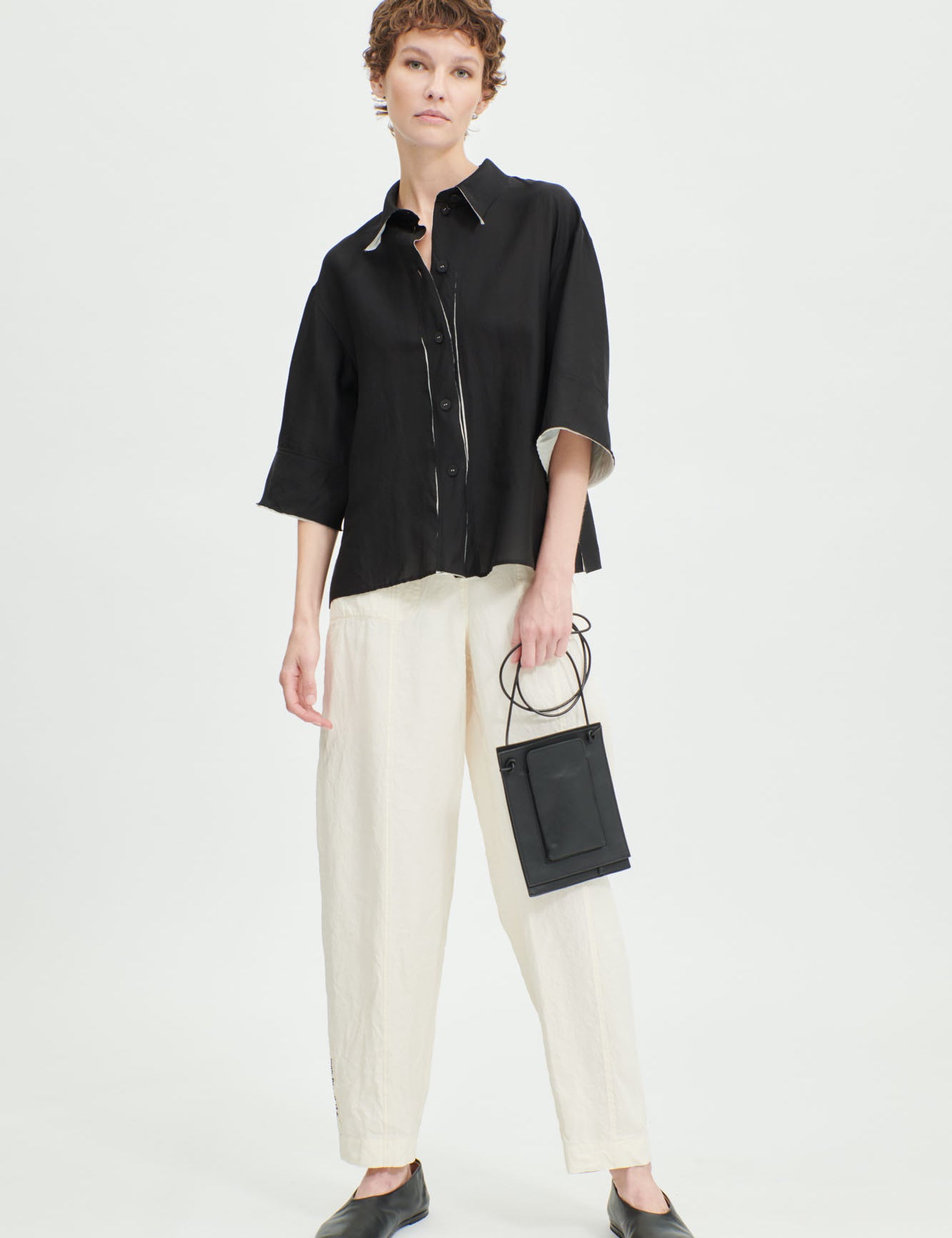 blouse-KAMPA-38110-81_pants-JO-38109-11_bag-CINTA-38903-08_Look_101_003.jpg