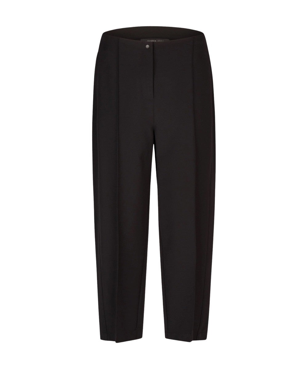 Annette Gortz Gent Modern Pants in a Barrel Cut Black
