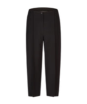 Annette Gortz Gent Modern Pants in a Barrel Cut Black