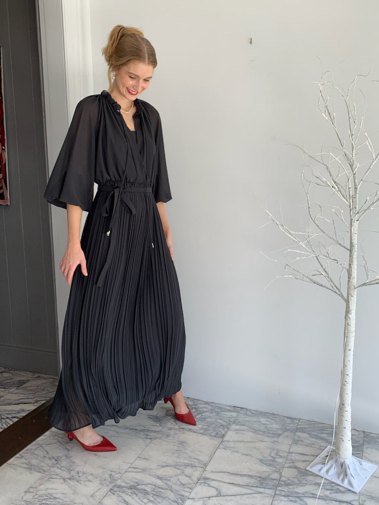 Air Long Pleated Dress in georgette black