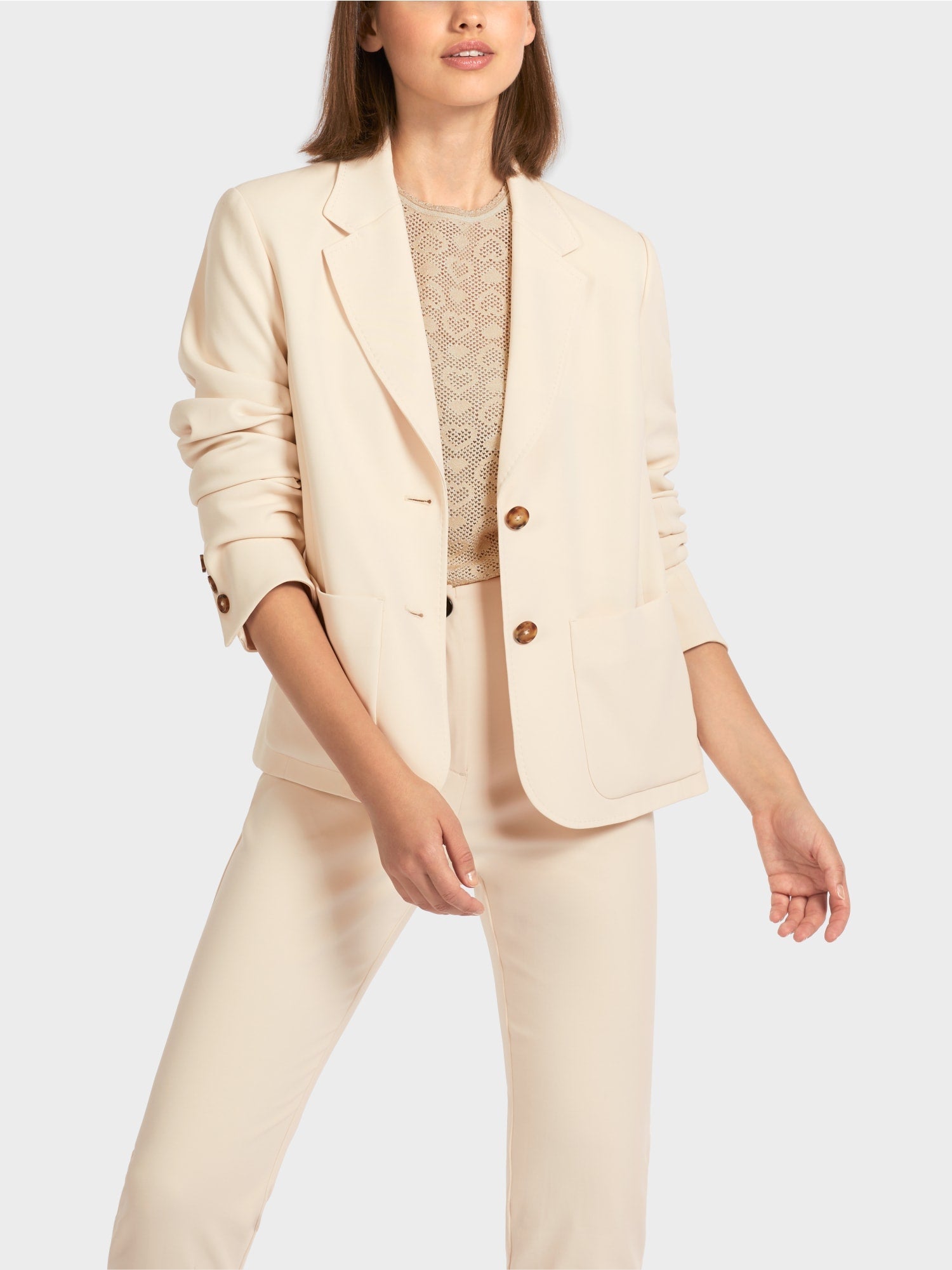 Blazer with wide lapel