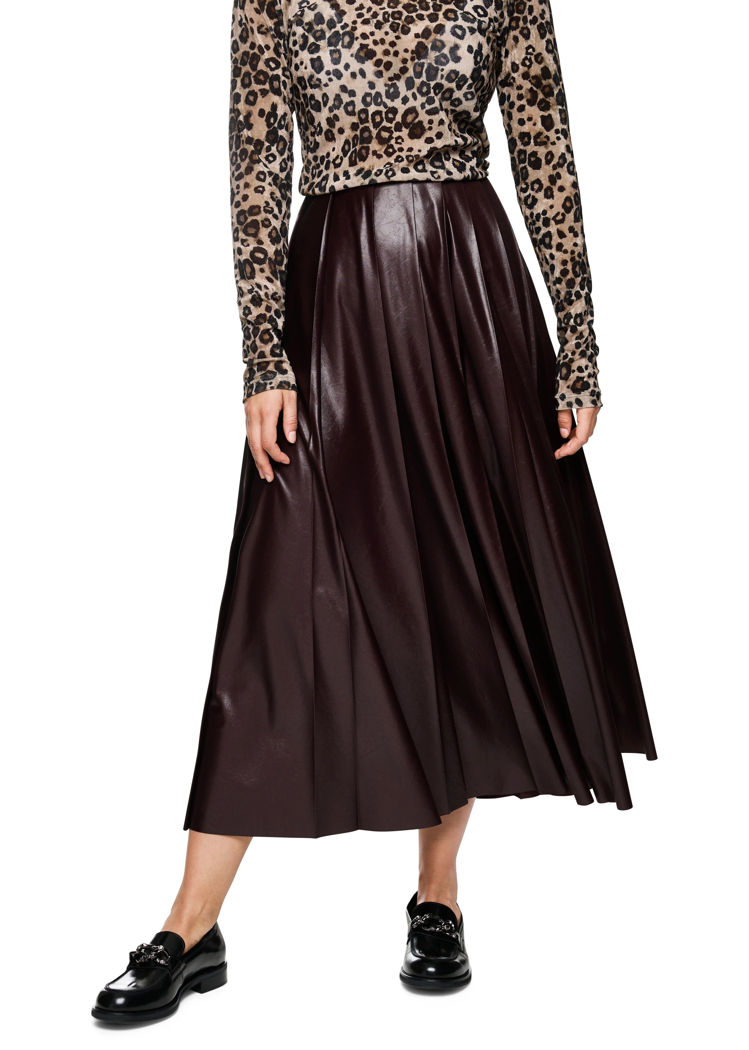 Pleated Skirt In A Shiny Look Dark Wood