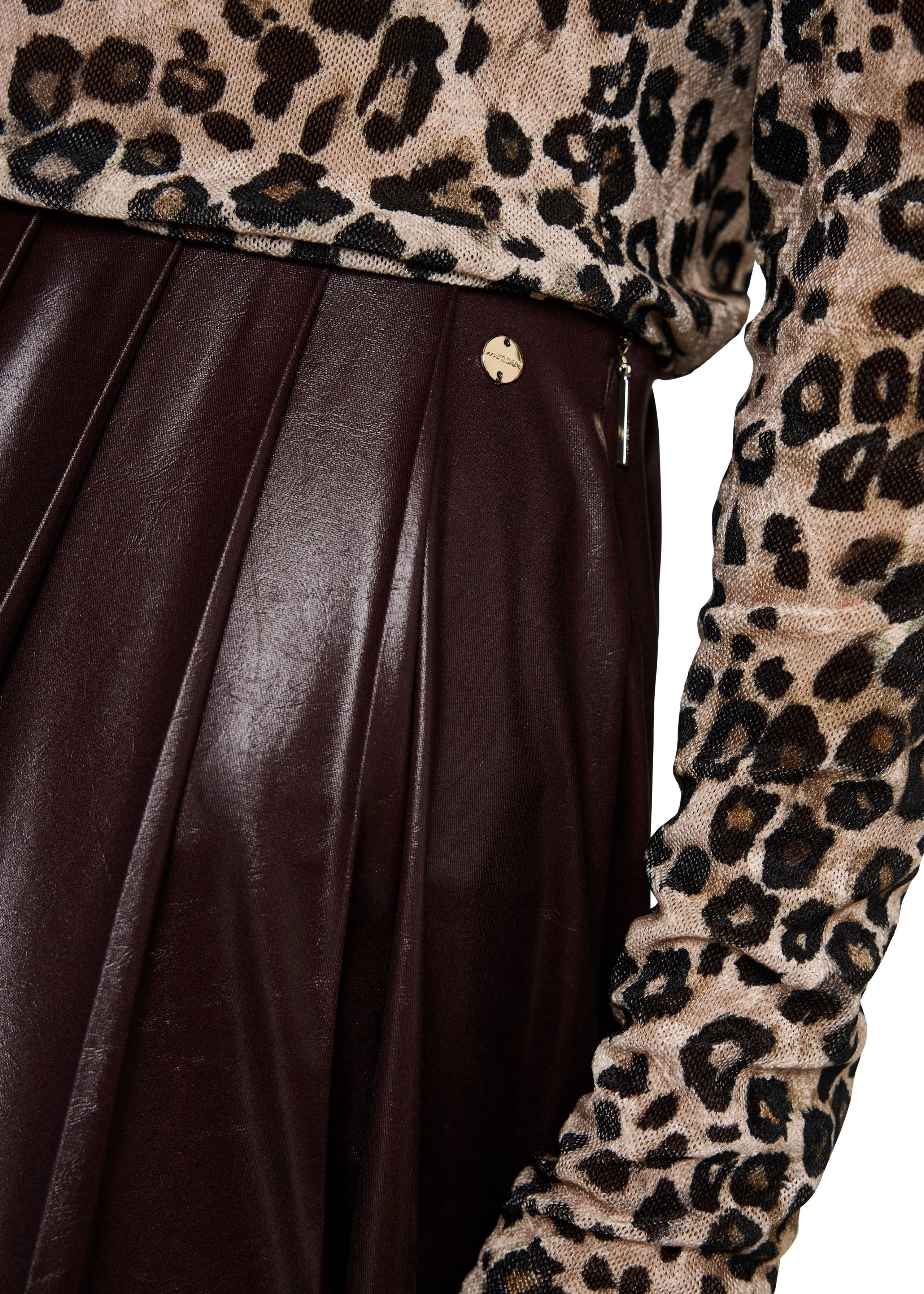 Pleated Skirt In A Shiny Look Dark Wood