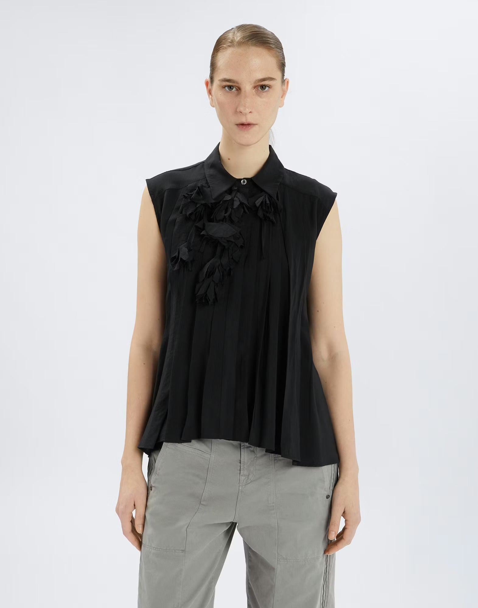 Doodle Black sleeveless shirt in viscose with floral appliqué