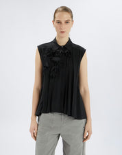 Doodle Black sleeveless shirt in viscose with floral appliqué