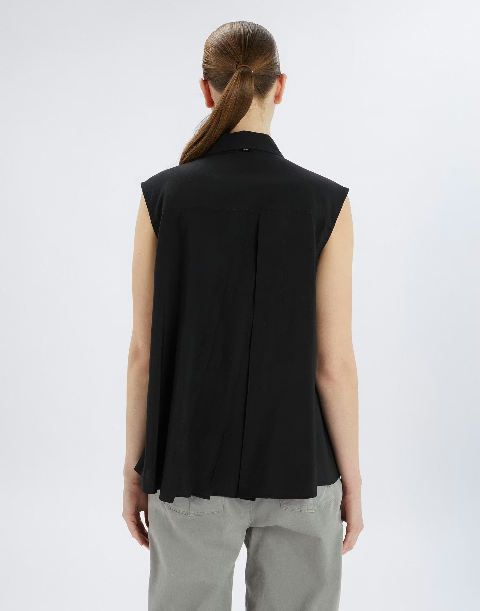 Doodle Black sleeveless shirt in viscose with floral appliqué