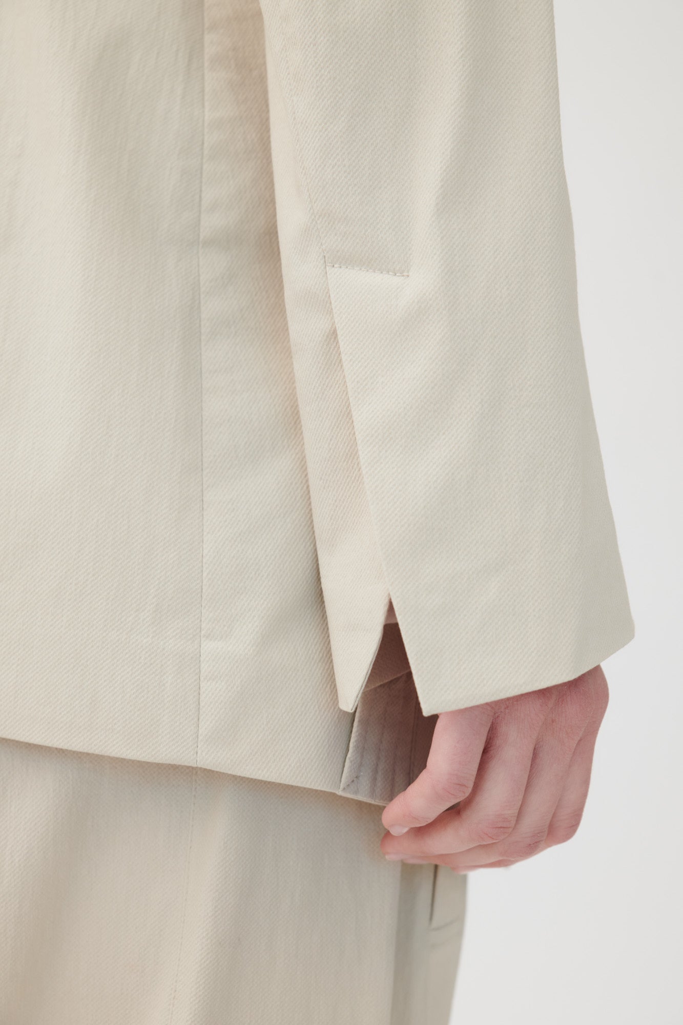 Julis Sporty long blazer with rounded tailoring.