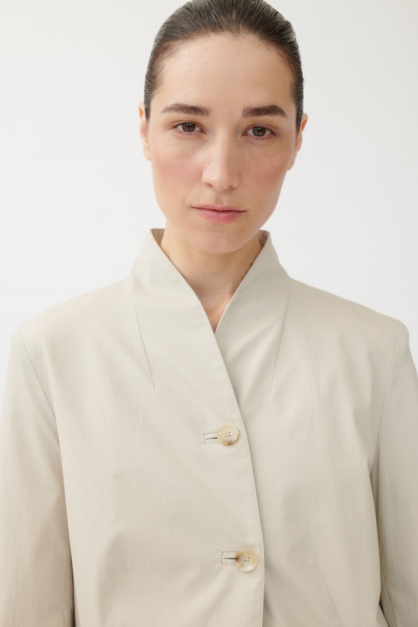 Julis Sporty long blazer with rounded tailoring.