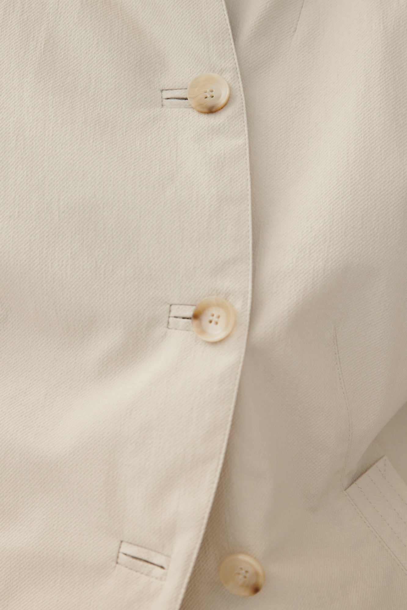 Julis Sporty long blazer with rounded tailoring.