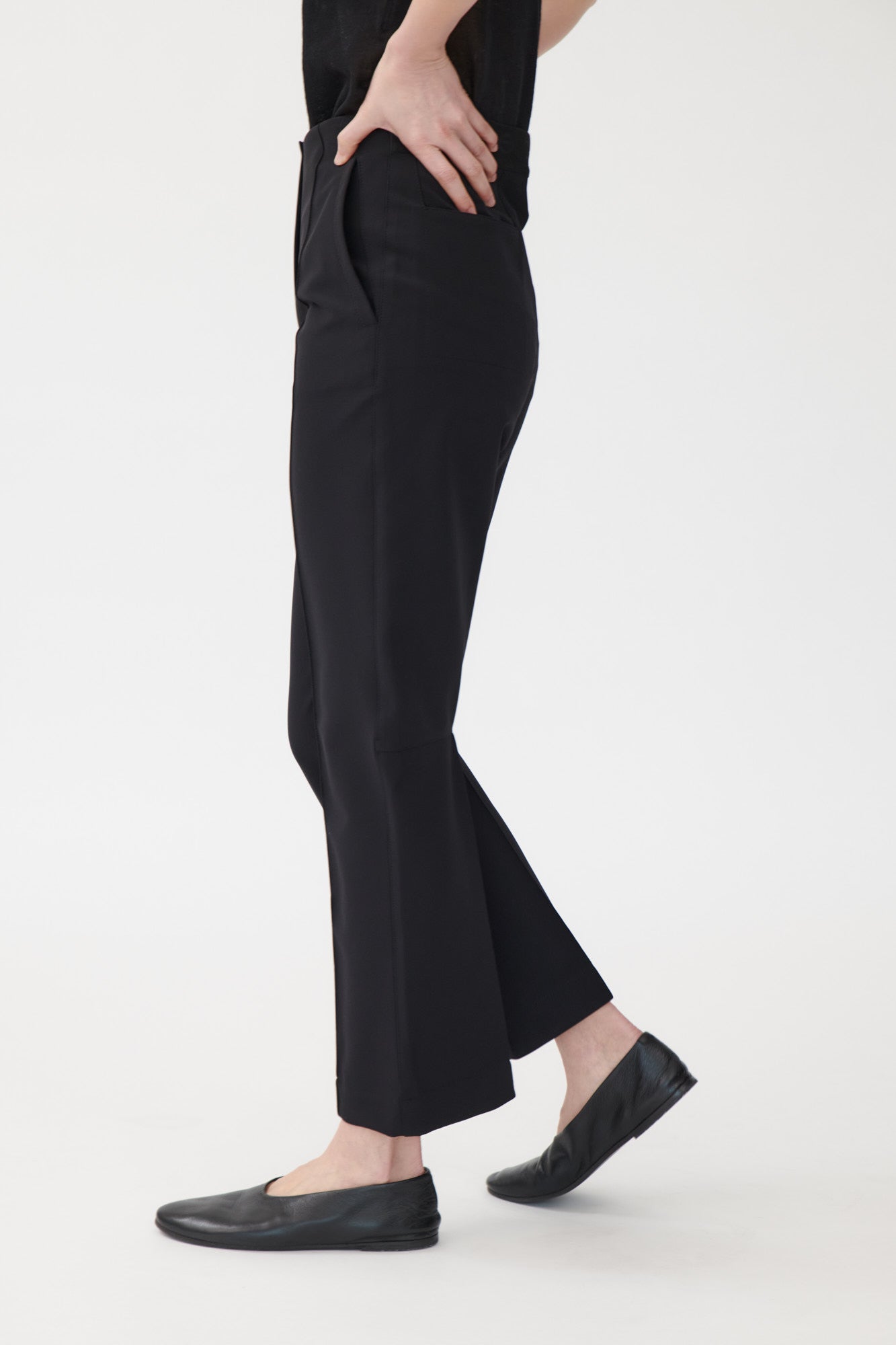 Vana Sporty, slim, cropped pants black