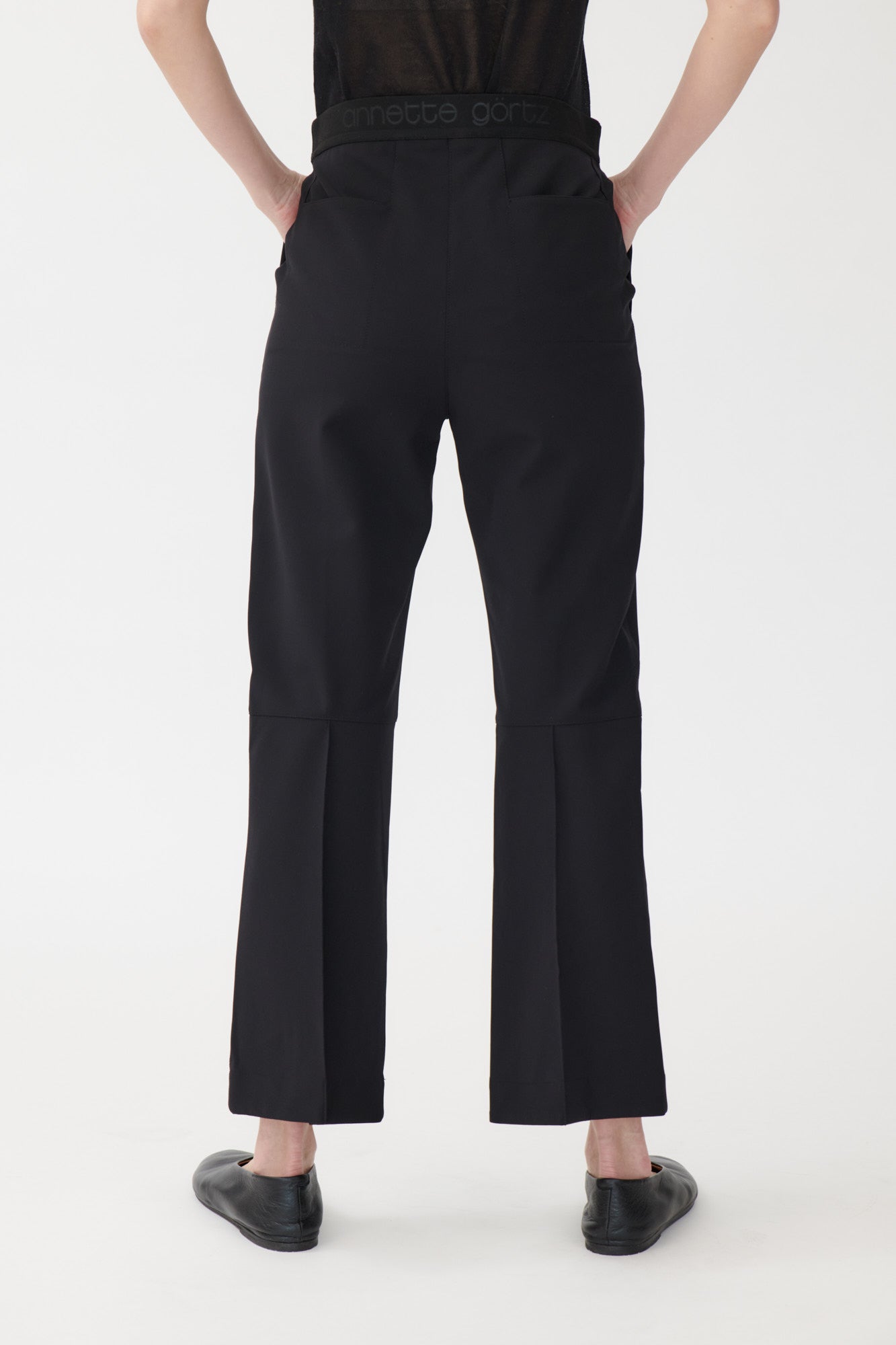 Vana Sporty, slim, cropped pants black