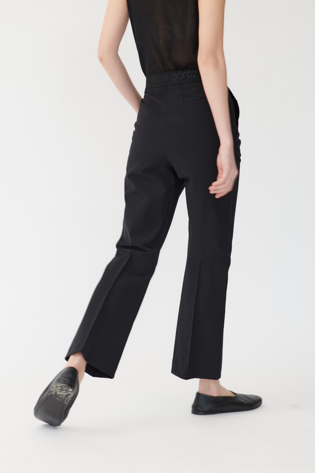 Vana Sporty, slim, cropped pants black