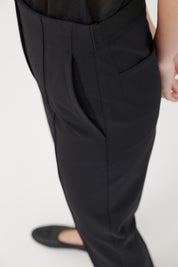 Vana Sporty, slim, cropped pants black