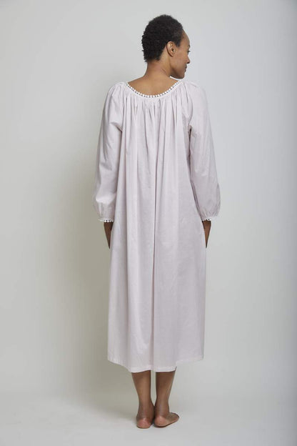 Pearl Nightgown with Ball Lace Trim Pour Les Femme
